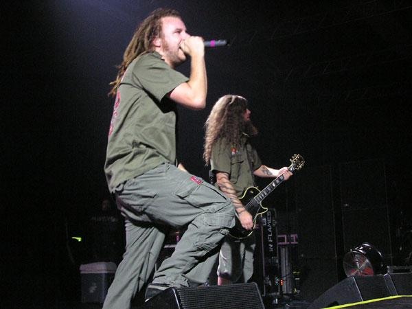 Auch mit Aushilfsklampfer souverän wie immer: In Flames. – 