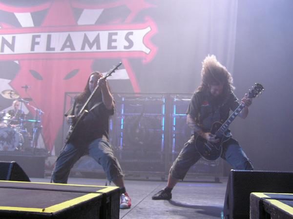 Auch mit Aushilfsklampfer souverän wie immer: In Flames. – 