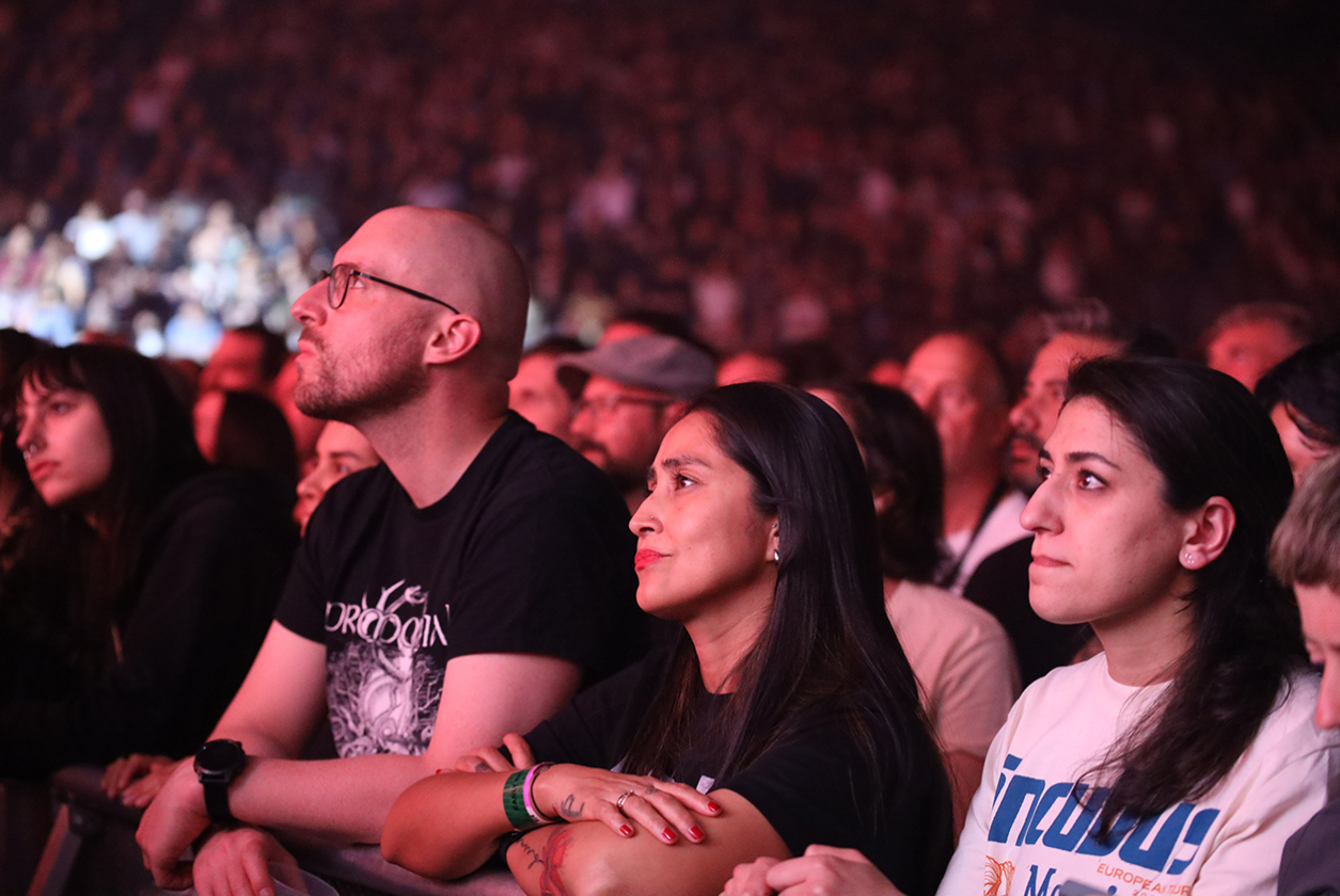 Incubus – Ergriffene Fans in der Lanxess Arena.