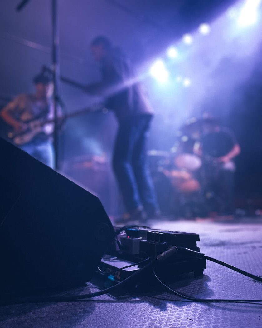 International Music – Ein Konzert ohne Masken und Stühle? Der 3G-Regel sei Dank. Pedro und Co. nutzen die Gunst der Stunde und liefern gnadenlos ab! – Extra angereiste Fans aus Heidelberg, Köln und Berlin unter den Zuschauern.