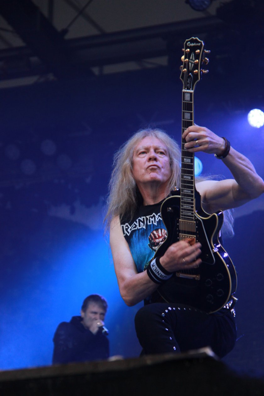 Iron Maiden – Eddie, Eddie und noch mal Eddie! – Immer gut für eine Rock'n'Roll-Pose: Janick Gers.