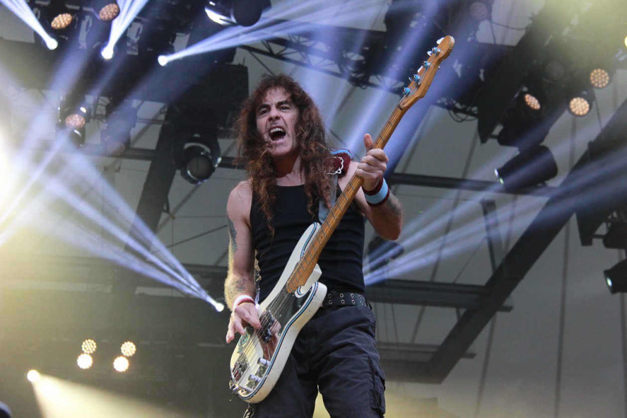 Eddie, Eddie und noch mal Eddie! – Vier Mal schweben Iron Maiden samt Tross 2016 in Deutschland ein: Rockavaria, Rock im Revier und Berlin sind absolviert. Bleibt noch Wacken. Hier Basser Steve Harris.