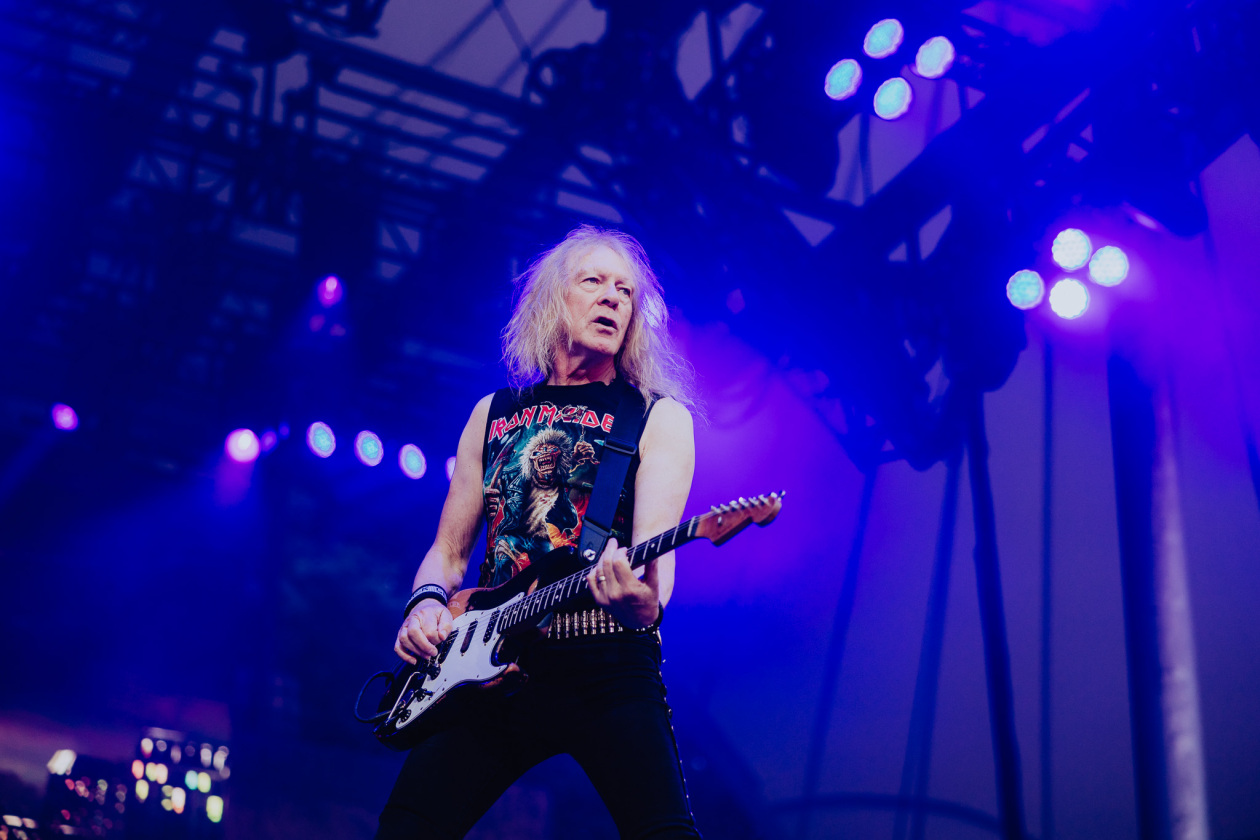 Iron Maiden – Von der ersten Sekunde an sind die Fans am Start: Bruce Dickinson und Band zuhause im dicken B. – Janick Gers.