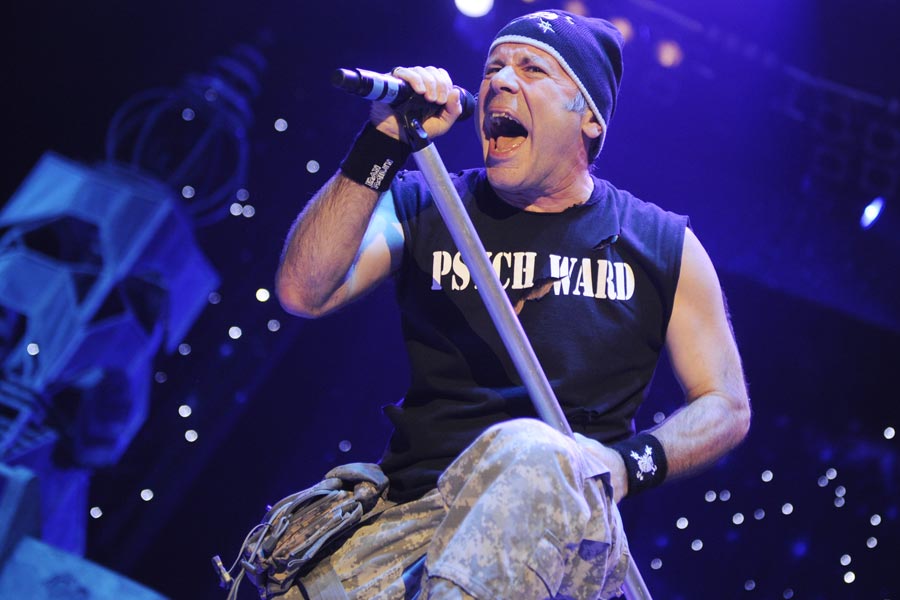 Iron Maiden – The Final Frontier - die eisernen Jungfrauen beehren den Ruhrpott. – Bruce Dickinson