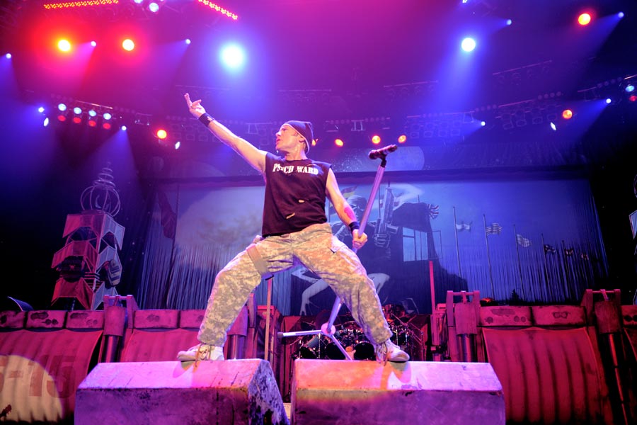 Iron Maiden – The Final Frontier - die eisernen Jungfrauen beehren den Ruhrpott. – Bruce Dickinson
