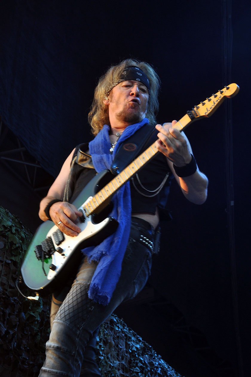 Iron Maiden – Über 30.000 Fans huldigten den Briten im Breisgau. – Adrian Smith.