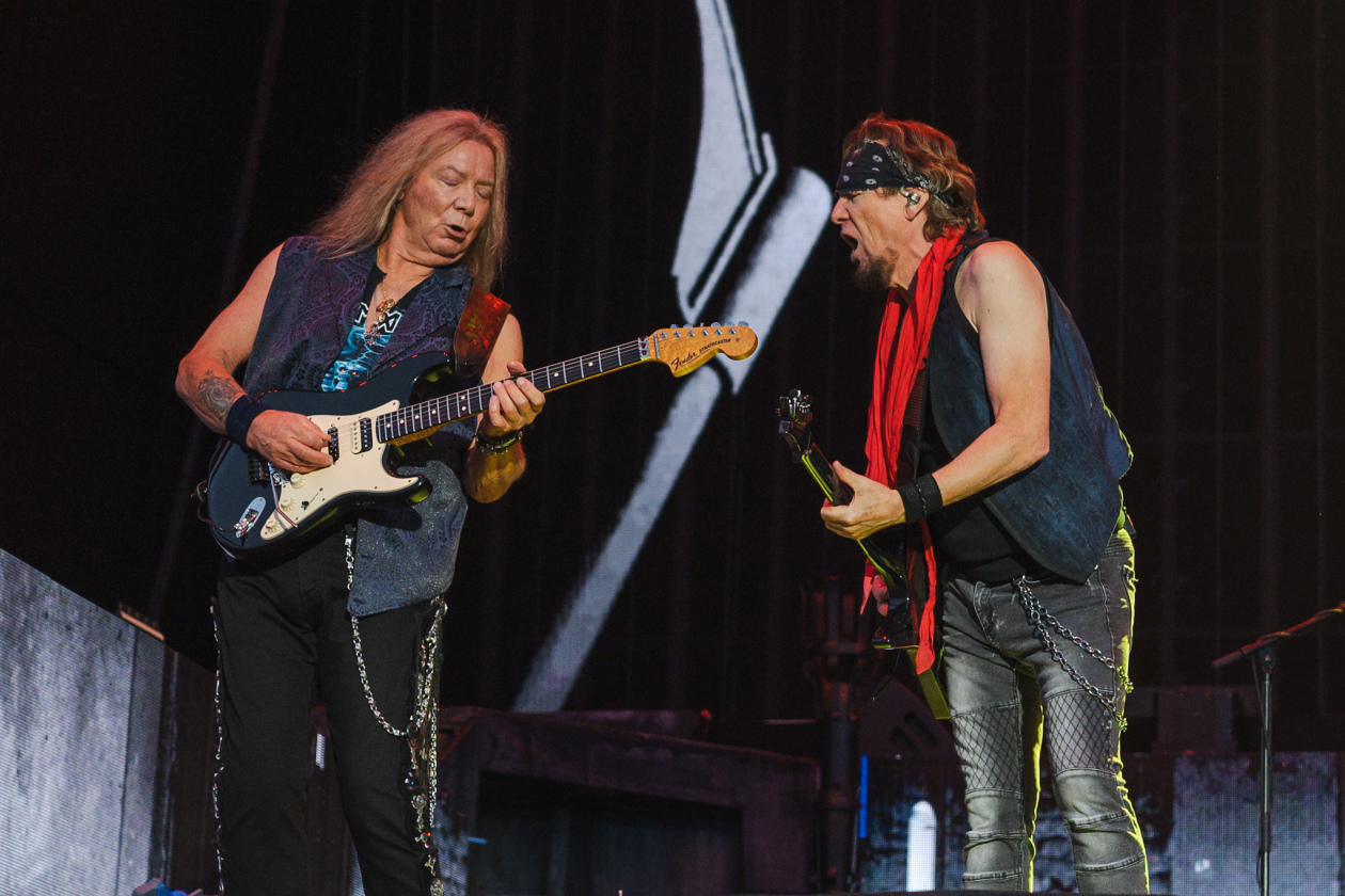 Iron Maiden – Iron Maiden.