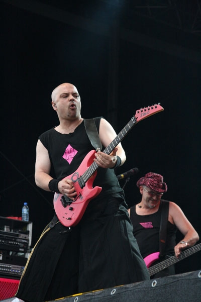 Die Rosa Armee Fraktion trägt heutzutage Rock. – J.B.O.