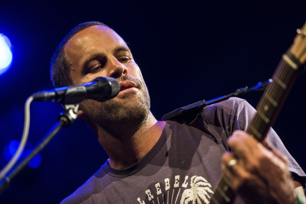 Jack Johnson bringt einen Hauch von von Hawaii ins E-Werk. – 