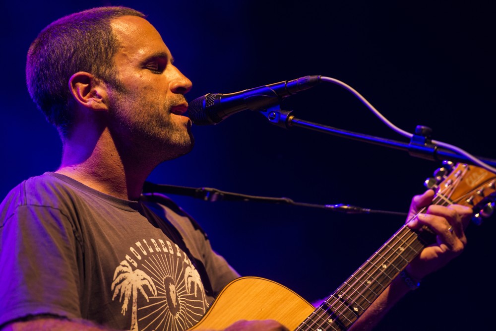 Jack Johnson bringt einen Hauch von von Hawaii ins E-Werk. – 