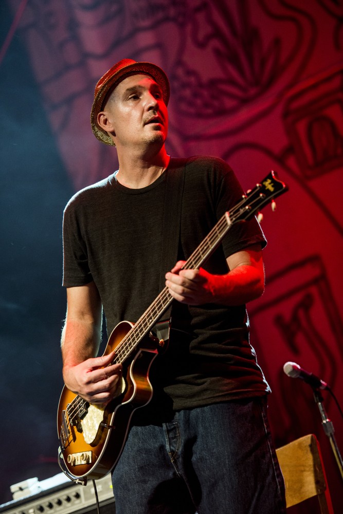 Jack Johnson bringt einen Hauch von von Hawaii ins E-Werk. – 