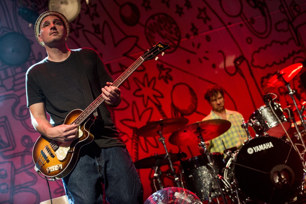 Jack Johnson bringt einen Hauch von von Hawaii ins E-Werk. – 
