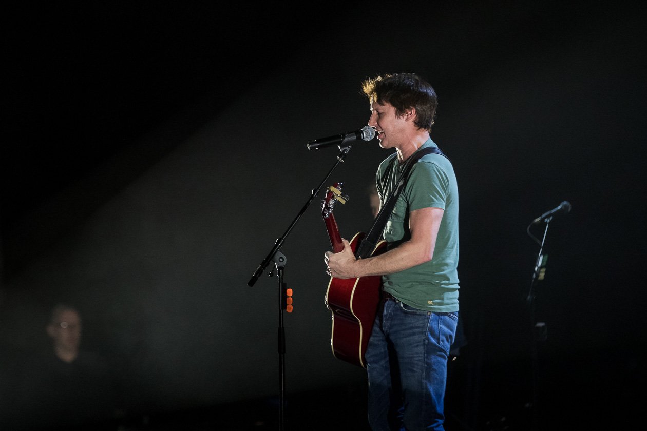James Blunt – Volles Haus in der Hauptstadt. – Eine Gitarre und ein Mic.