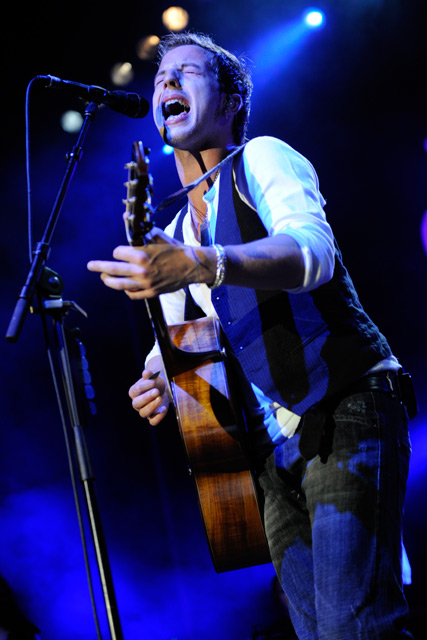 James Morrison – Gut aufgelegt zum Tourstart in der Domstadt. – Schwungvoller Einstieg.