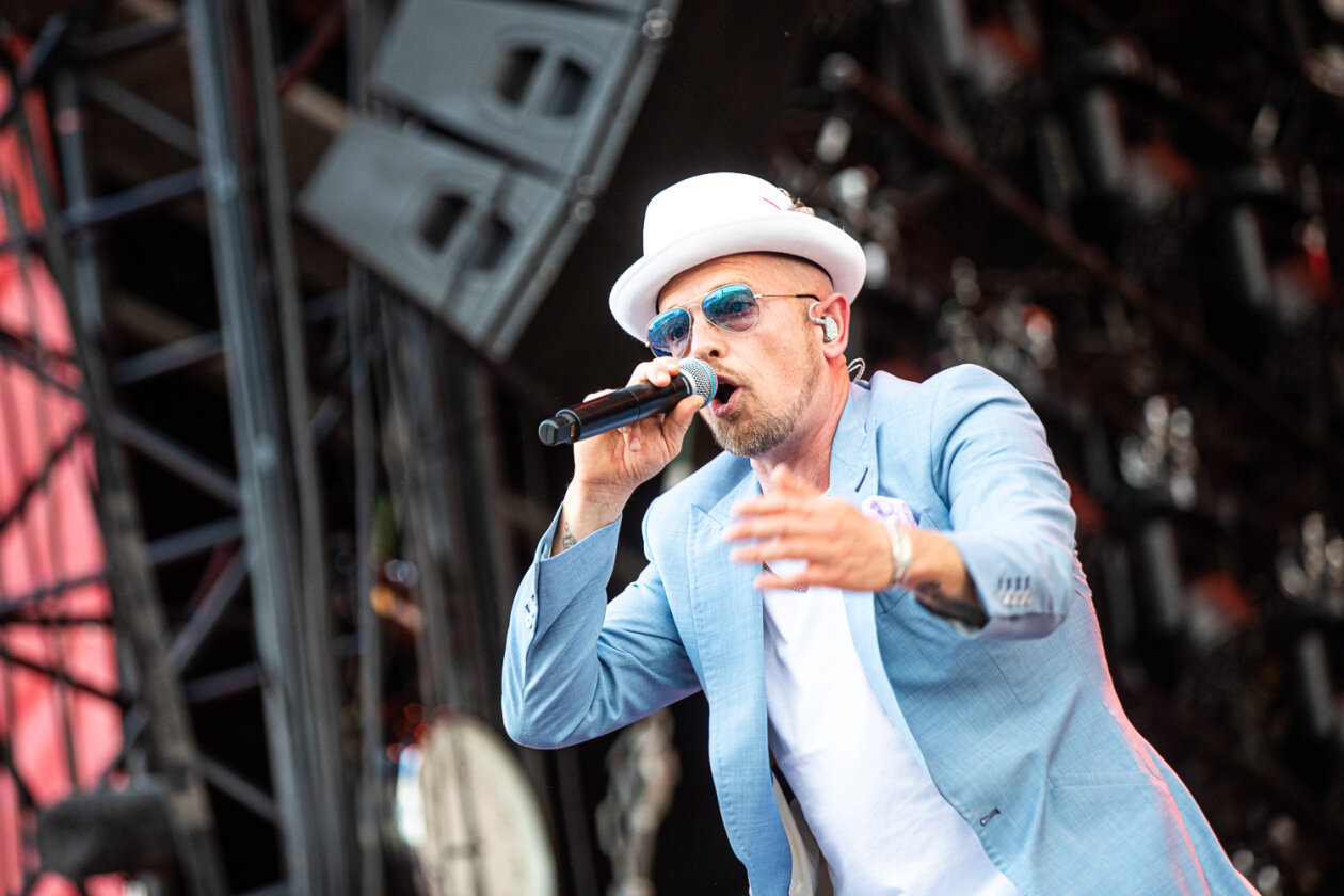 Wo Jan Delay und seine Disko No. 1 drauf stehen, ist Party vom ersten Takt an drin. – Jan Delay.