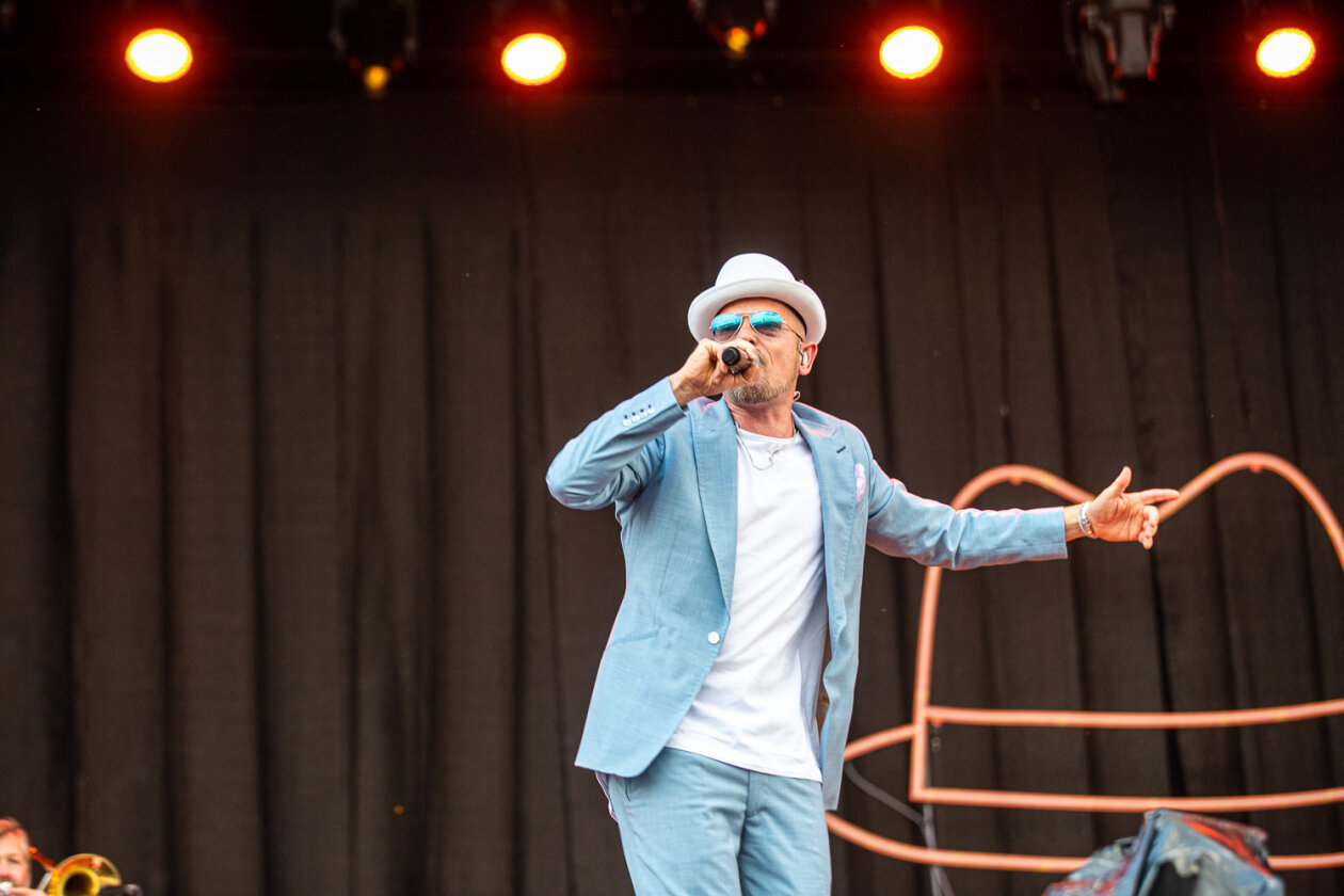 Wo Jan Delay und seine Disko No. 1 drauf stehen, ist Party vom ersten Takt an drin. – Jan Delay.