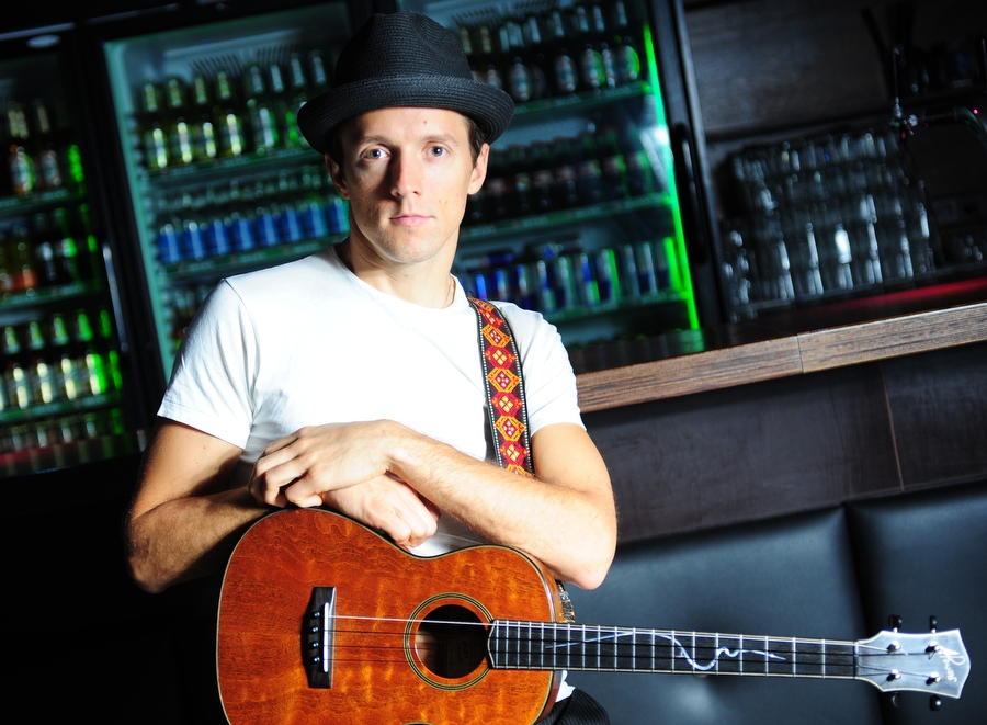 Unser Fotograf Peter Wafzig traf Jason Mraz in Köln. – 