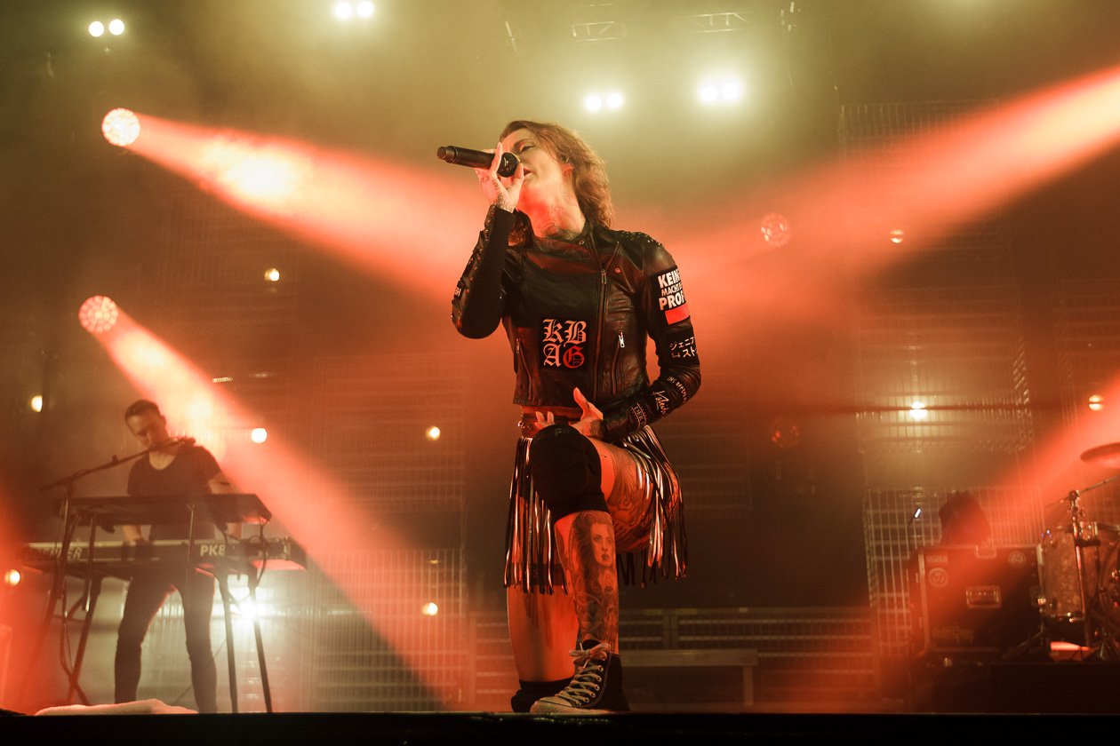Jennifer Weist und ihre Mannen in der Domstadt. – Jennifer Rostock on stage.