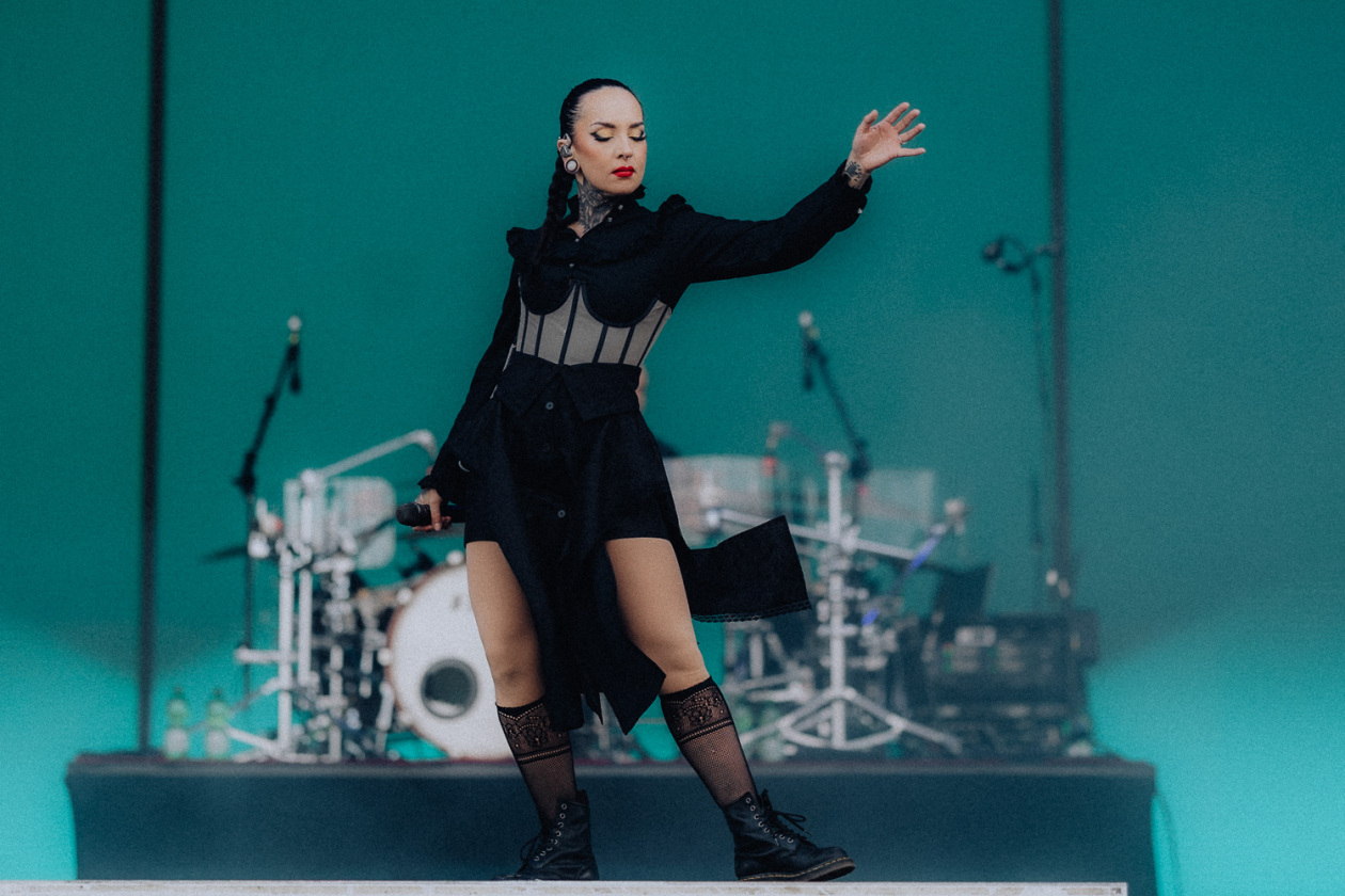Die ukrainische Band gehört auf die Hauptbühne. – Jinjer.