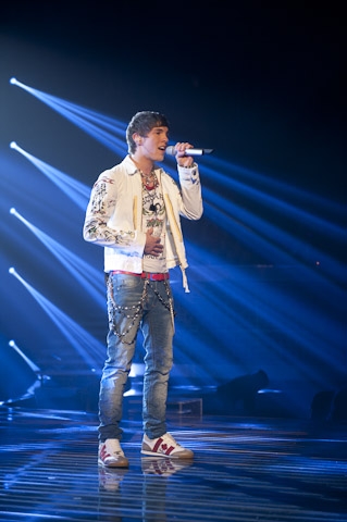 Joey Heindle – Unter den letzten 16 Kandidaten der 9. Staffel. – DSDS 2012 - 1. Live-Show.
