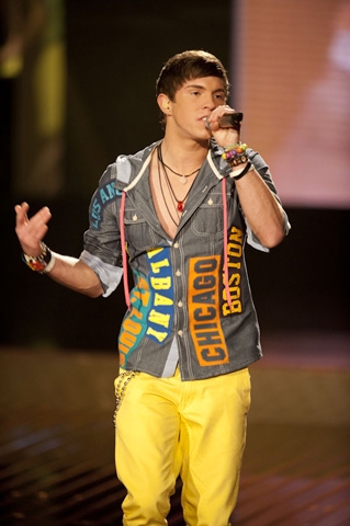 Joey Heindle – Unter den letzten 16 Kandidaten der 9. Staffel. – DSDS 2012 - 2. Live-Show.