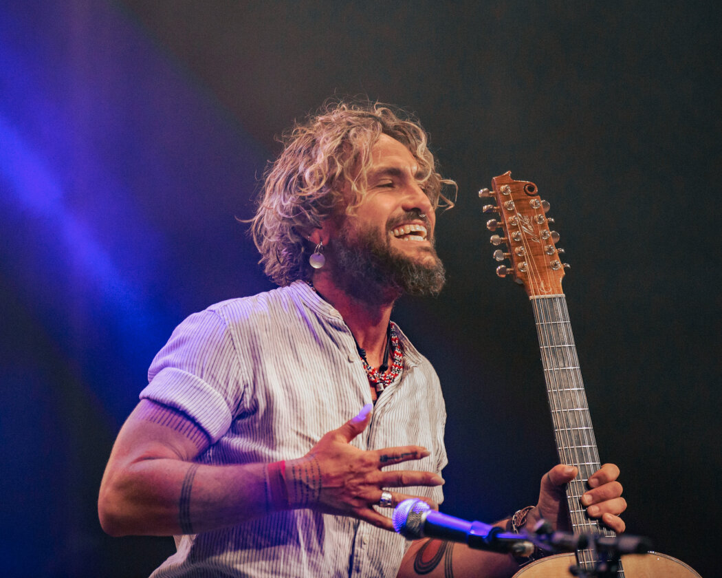Der australische  Ausnahmegitarrist gilt als einer der besten Livemusiker unserer Zeit. – John Butler.