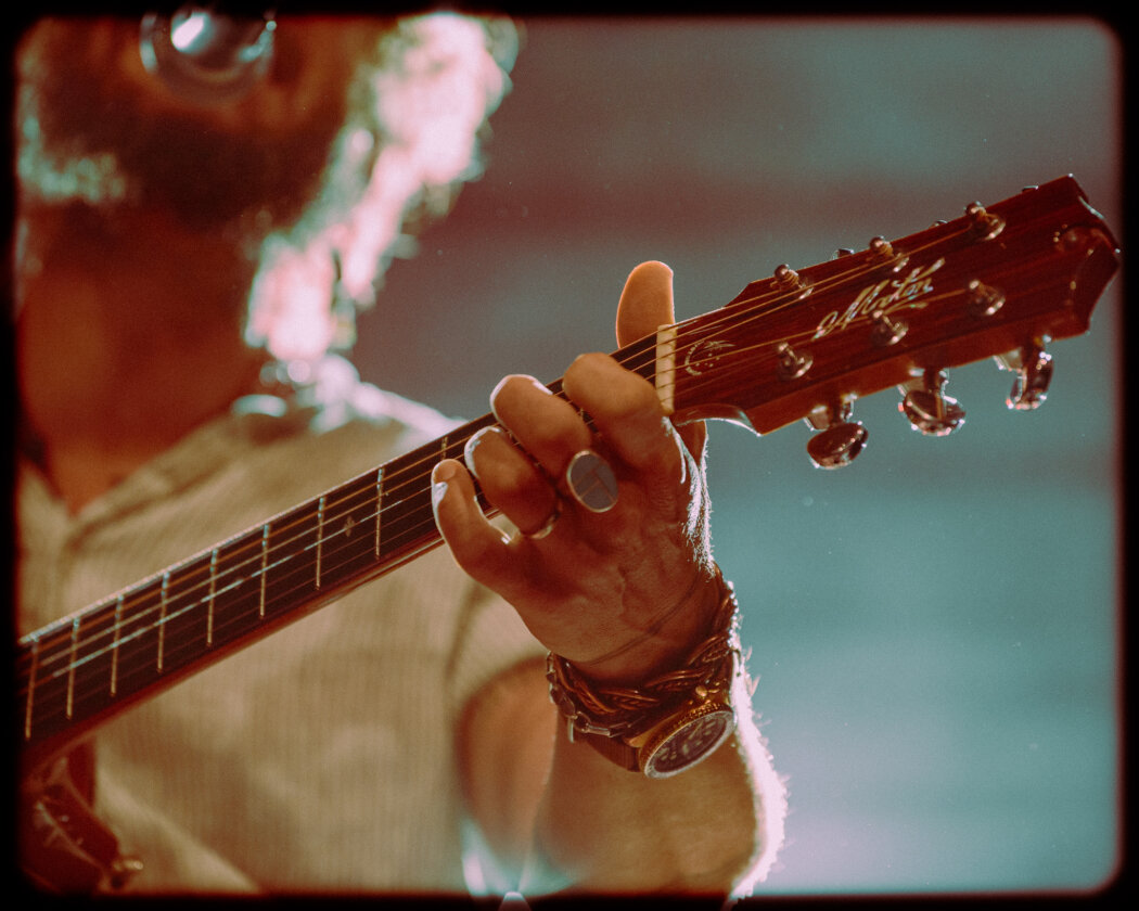 Der australische  Ausnahmegitarrist gilt als einer der besten Livemusiker unserer Zeit. – John Butler.