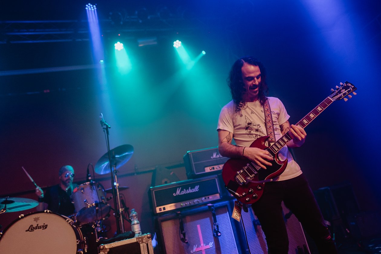 Back on track - und wie: der Ex-Kyuss-Fronter mit neuer Band und aktuellem Album. – John Garcia.