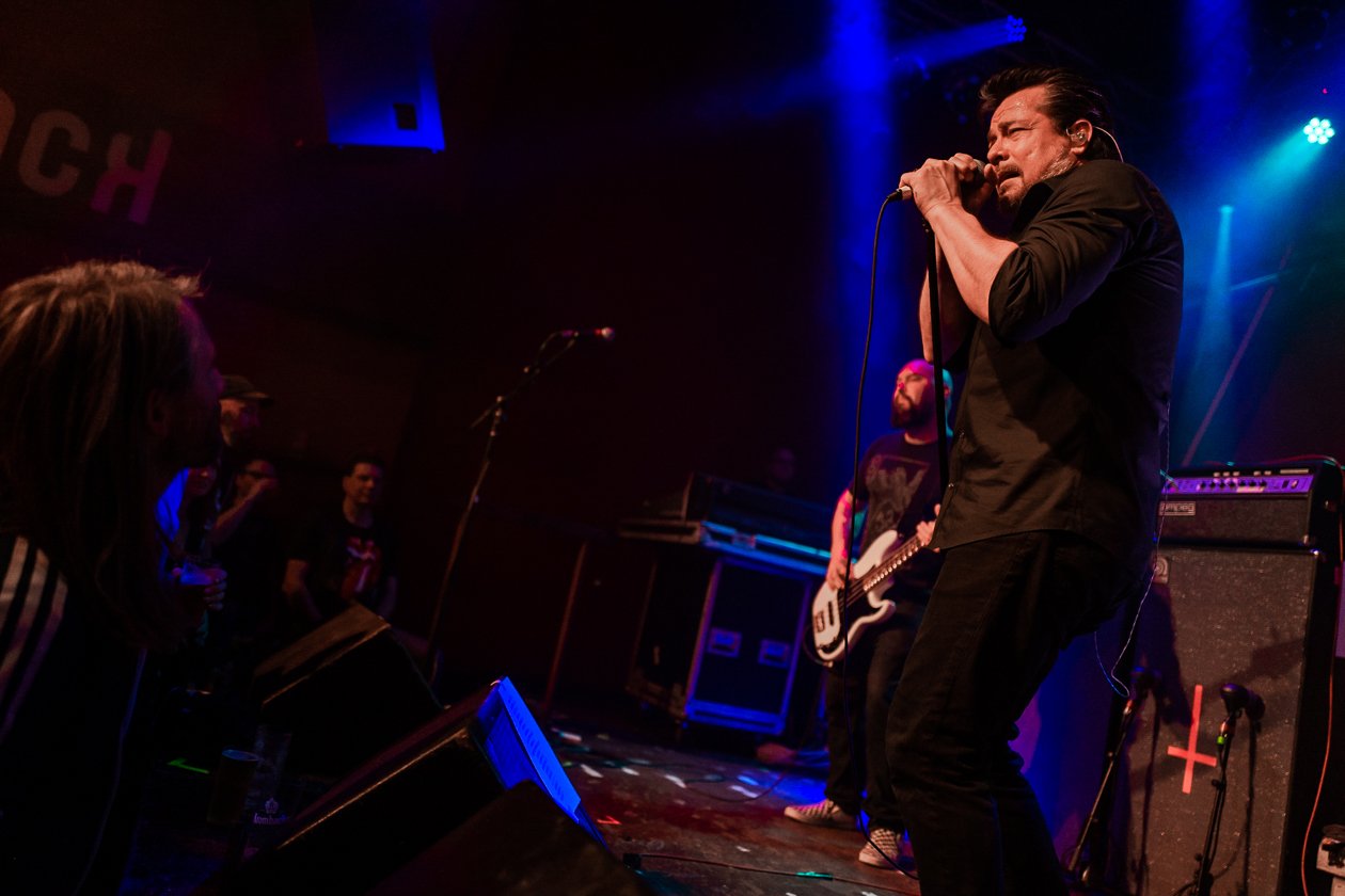 Back on track - und wie: der Ex-Kyuss-Fronter mit neuer Band und aktuellem Album. – John Garcia.