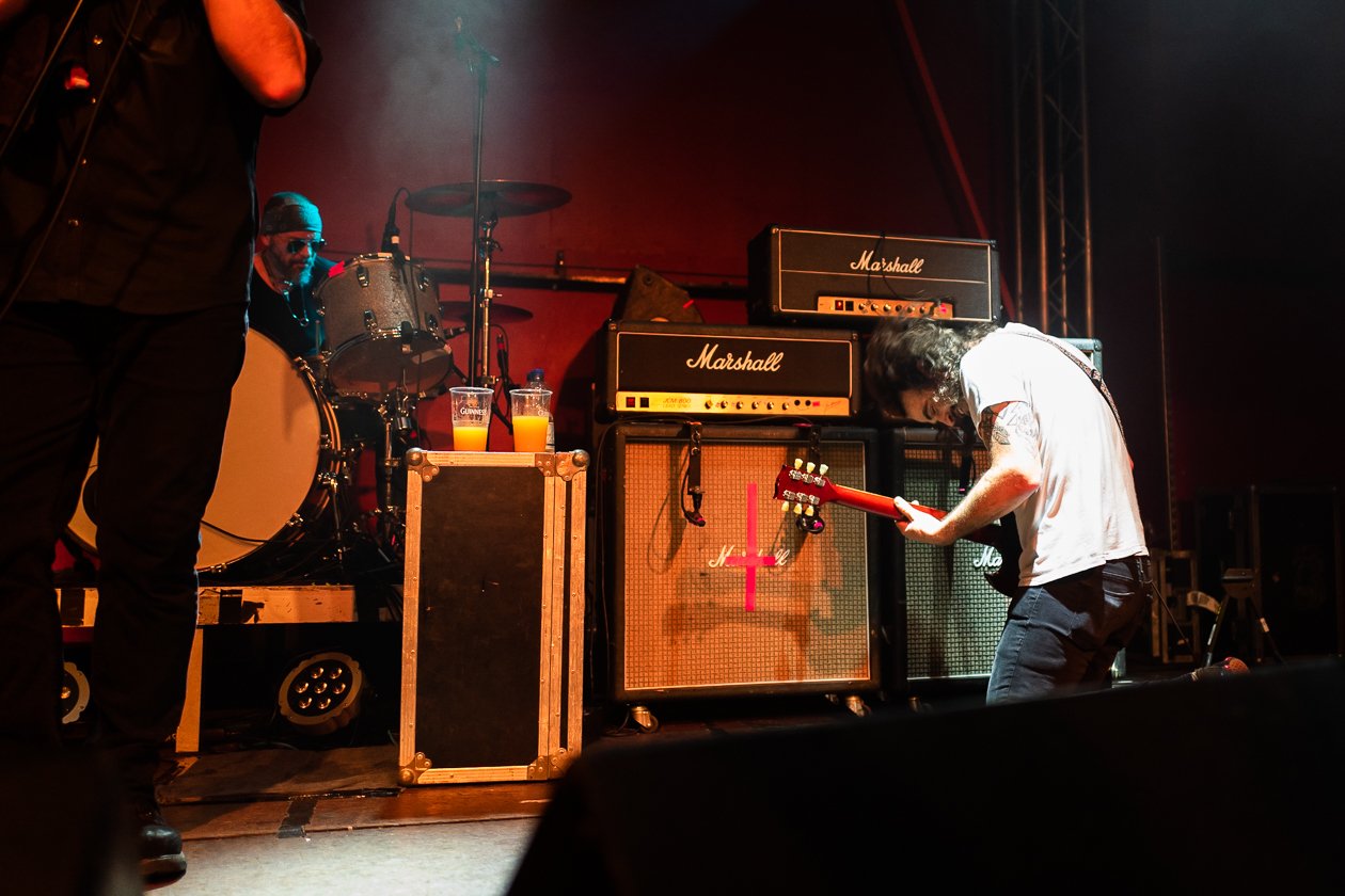 Back on track - und wie: der Ex-Kyuss-Fronter mit neuer Band und aktuellem Album. – John Garcia.