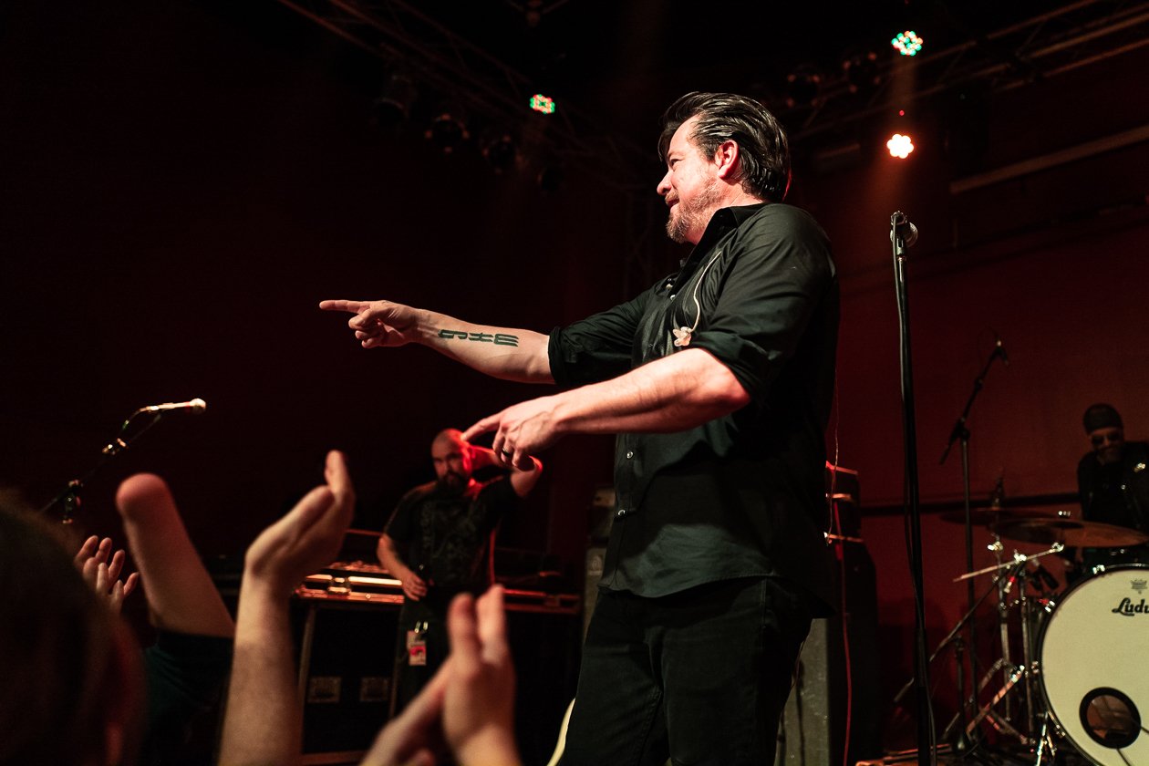 Back on track - und wie: der Ex-Kyuss-Fronter mit neuer Band und aktuellem Album. – John Garcia.