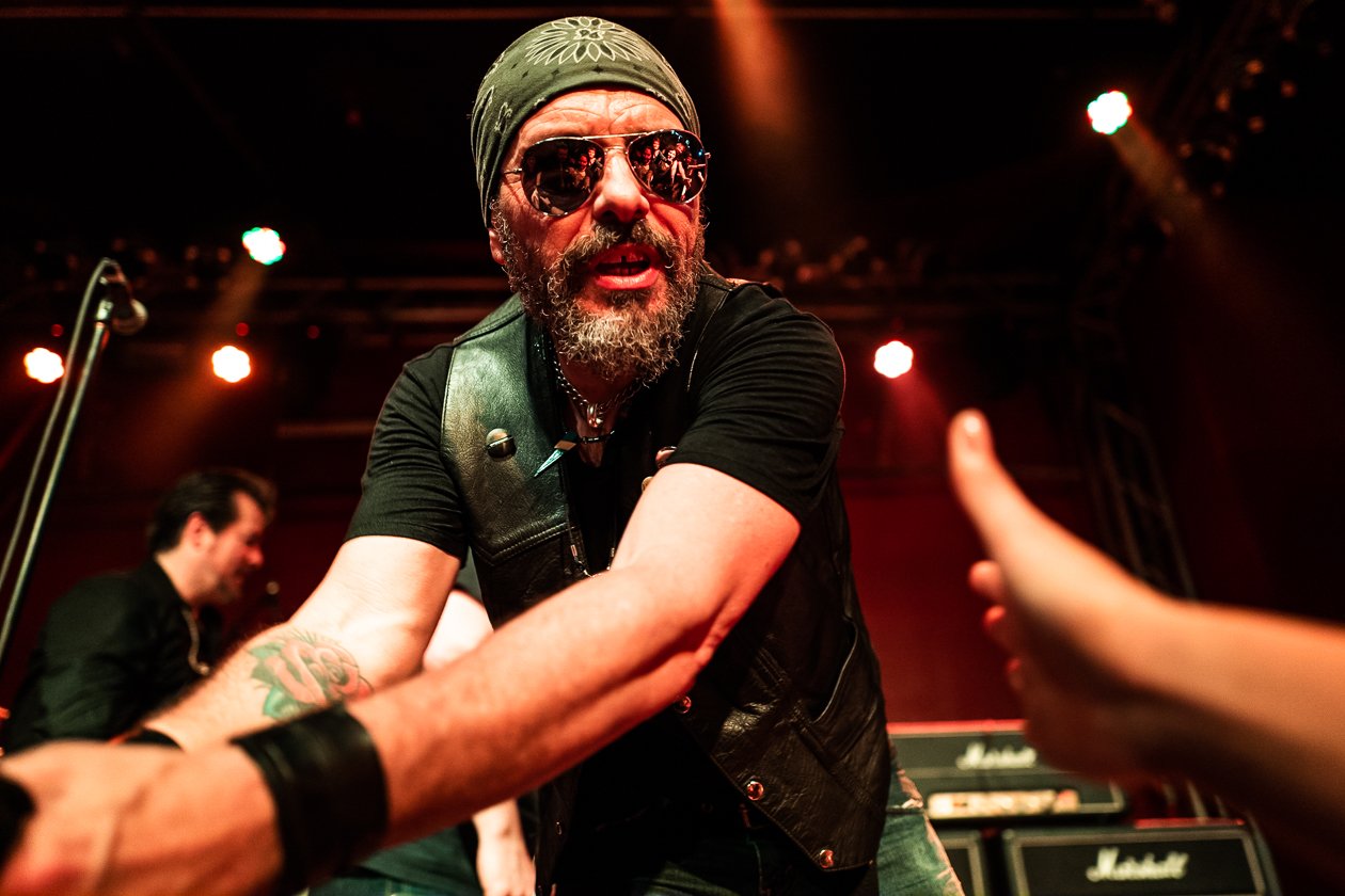 Back on track - und wie: der Ex-Kyuss-Fronter mit neuer Band und aktuellem Album. – John Garcia.
