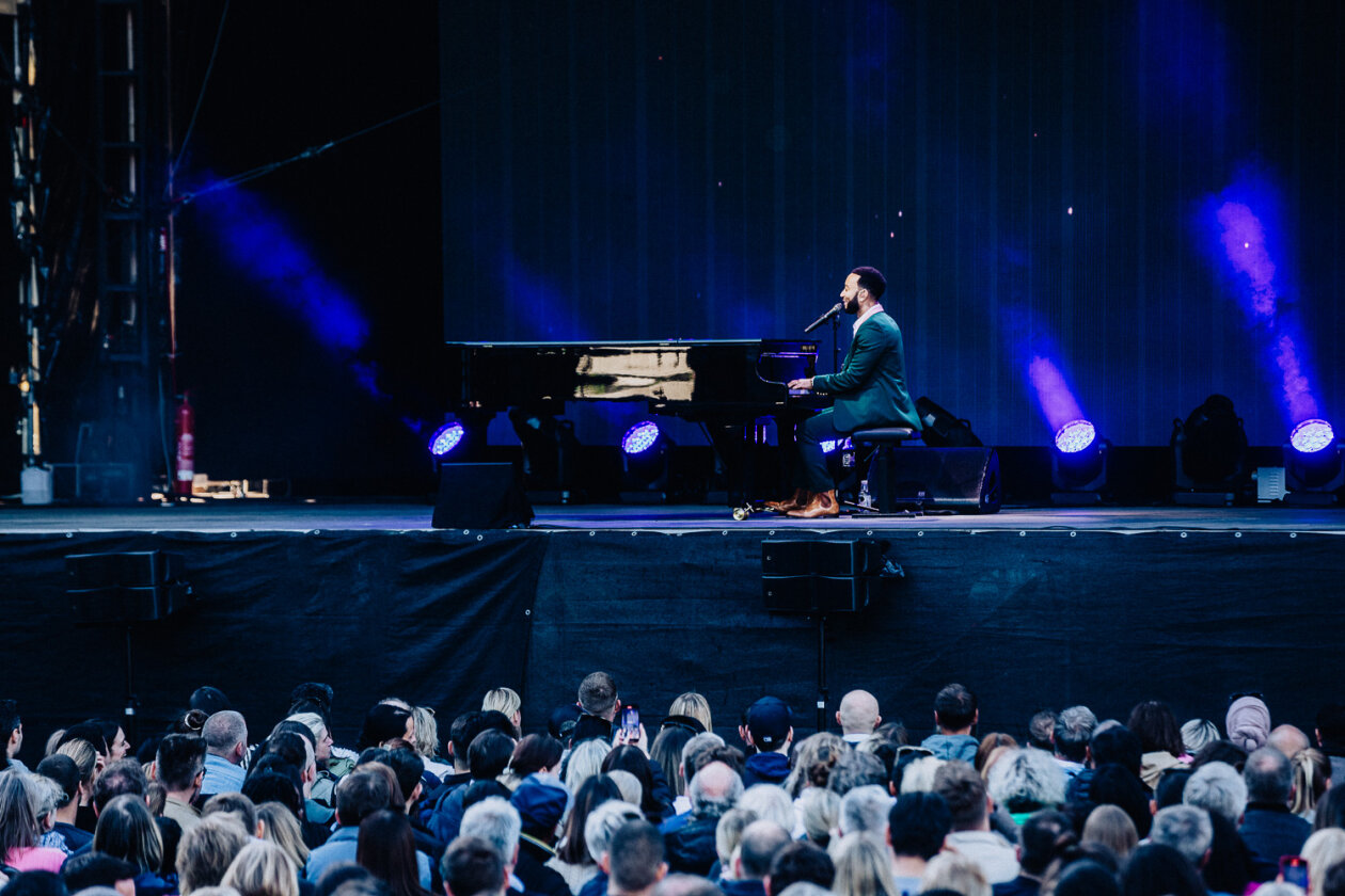 Der US-Popstar auf "A Night of Songs and Stories"-Tour. – John Legend.