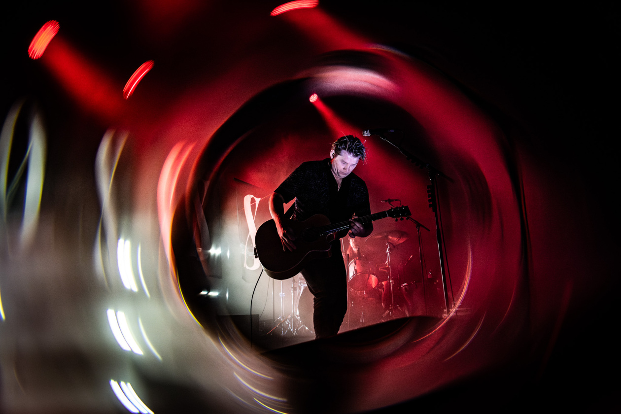 Schmissig und sympathisch: Vor vollem Haus entzücken die schwedischen Indie-Pioniere ihre Fans. – Johnossi.