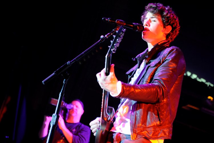 Jonas Brothers – Jonas Brothers.