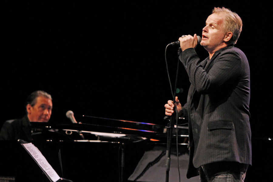 Pianist Jools Holland zu Gast in Köln. Mit ihm auf der Bühne: Herbert Grönemeyer. – Herbert Grönemeyer und Jools Holland
