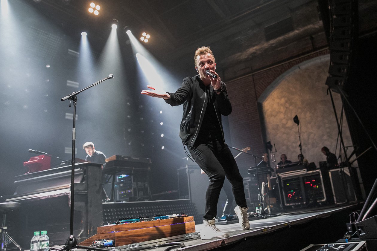 Mit neuem Songmaterial back on stage. – Joris.