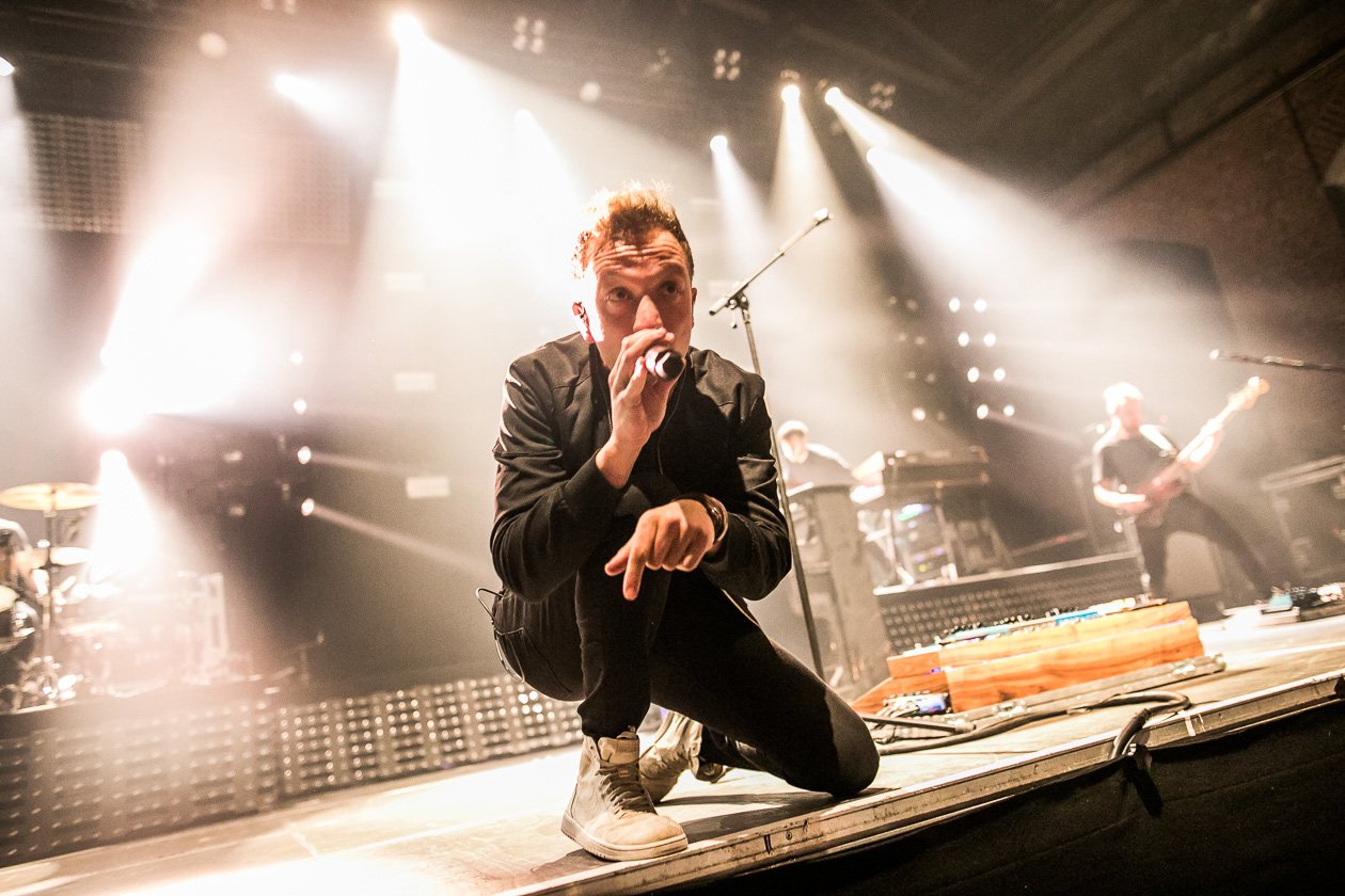 Mit neuem Songmaterial back on stage. – Joris.