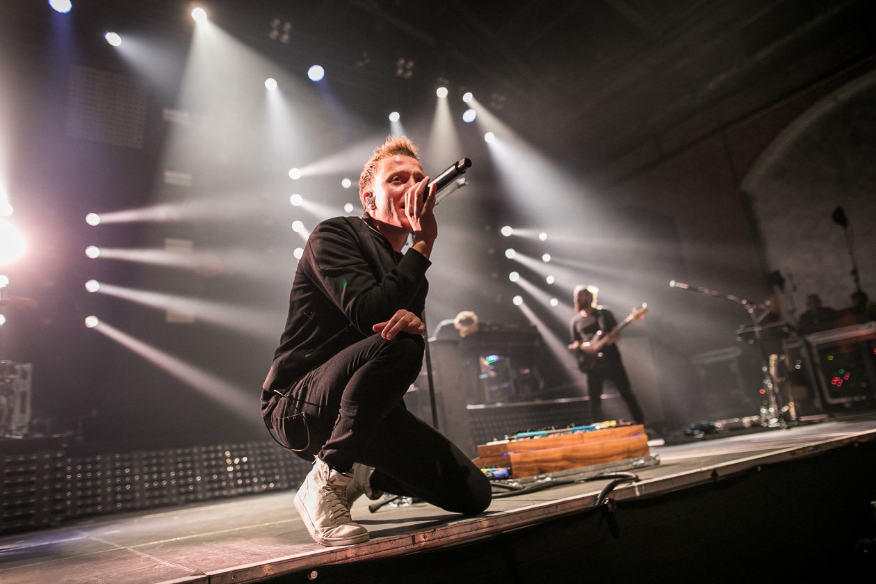Mit neuem Songmaterial back on stage. – Joris.