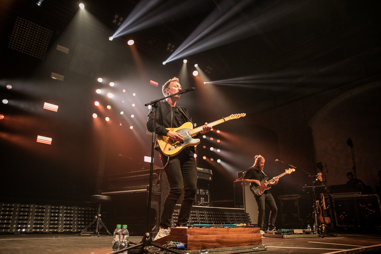 Mit neuem Songmaterial back on stage. – Joris.