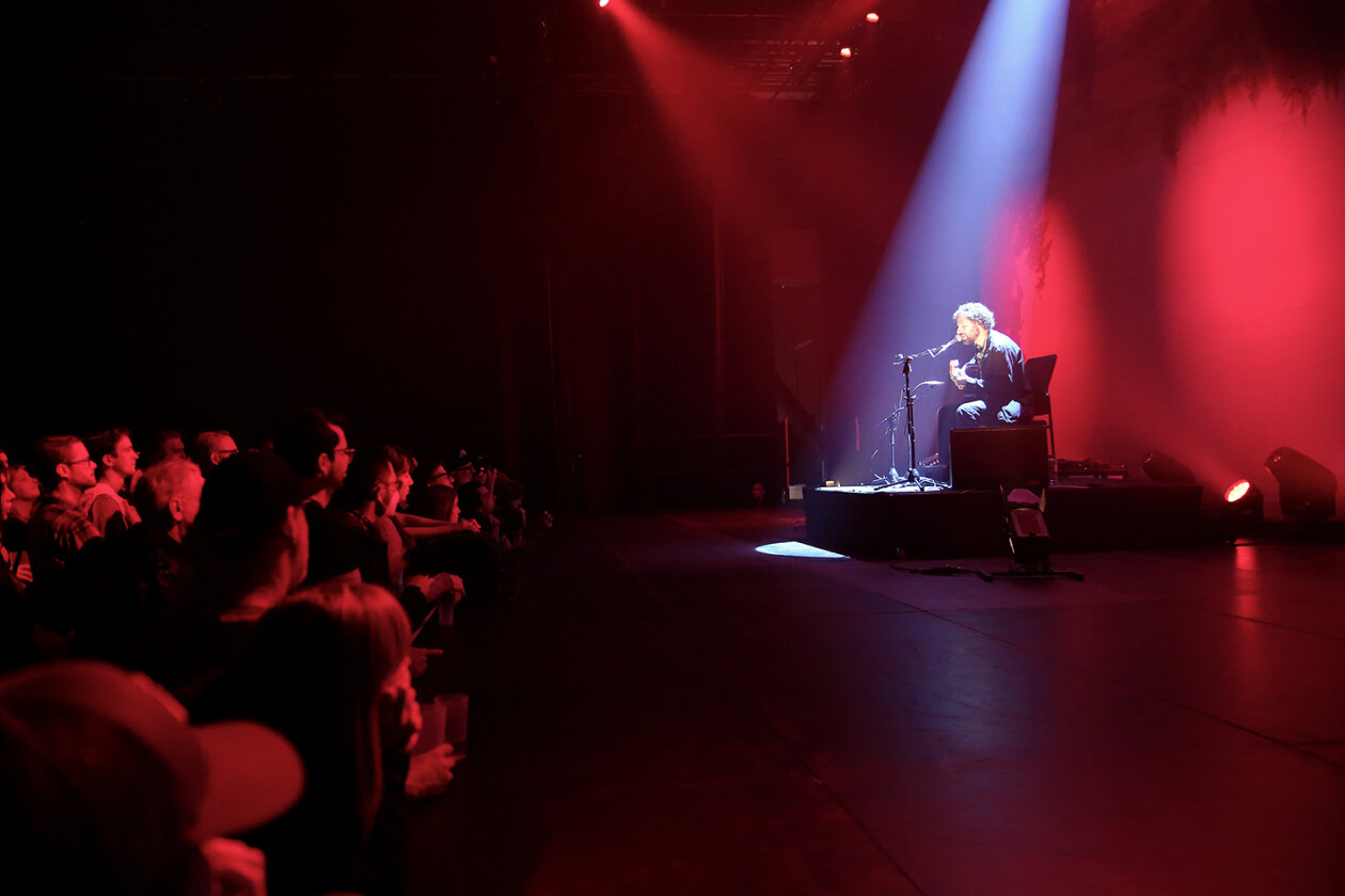 Entspannung pur: der schwedische Singer/Songwriter live. – José González.