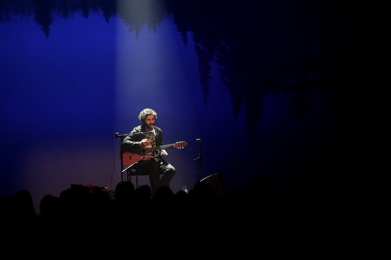 Entspannung pur: der schwedische Singer/Songwriter live. – José González.