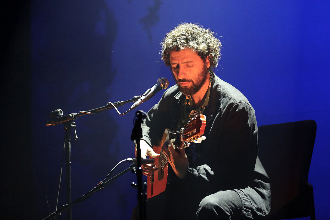 Entspannung pur: der schwedische Singer/Songwriter live. – José González.