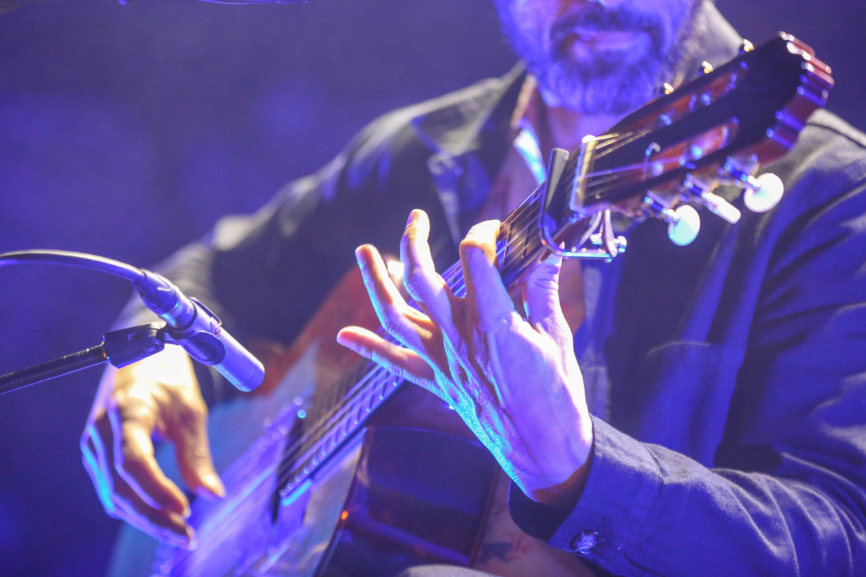 Ausverkauft. Der schwedische Singer/Songwriter mit dem aktuellen Album "Against The Dying Of The Light" auf Tour. – José González.
