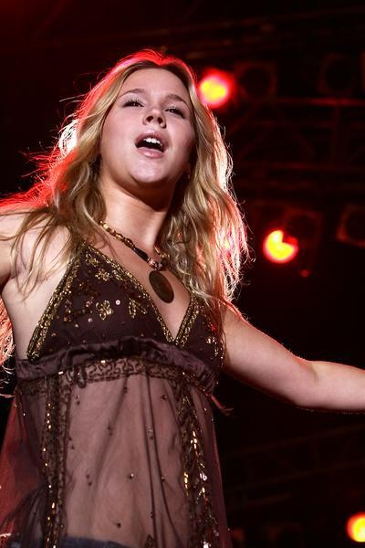 Joss Stone – Das frisch volljährige Frolleinwunder des Soul begeistert in Bonn. – 