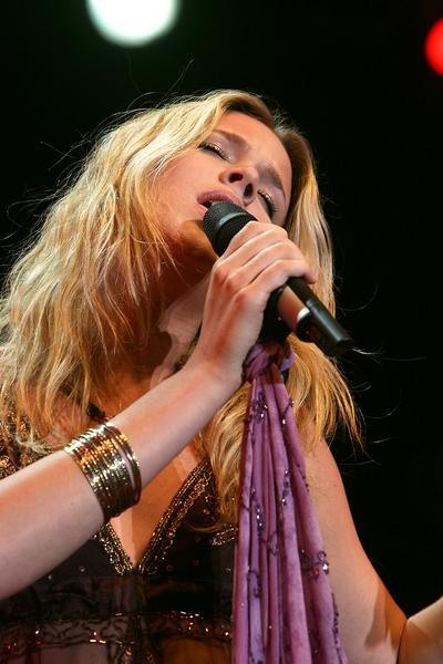 Joss Stone – Das frisch volljährige Frolleinwunder des Soul begeistert in Bonn. – 