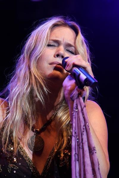 Joss Stone – Das frisch volljährige Frolleinwunder des Soul begeistert in Bonn. – 