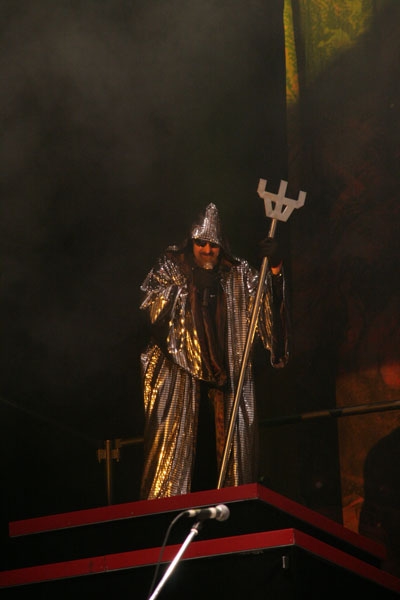 Judas Priest – Vor allem Halford ist vom Alter gezeichnet. – 