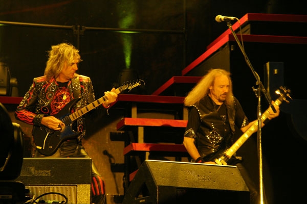 Judas Priest – Vor allem Halford ist vom Alter gezeichnet. – 