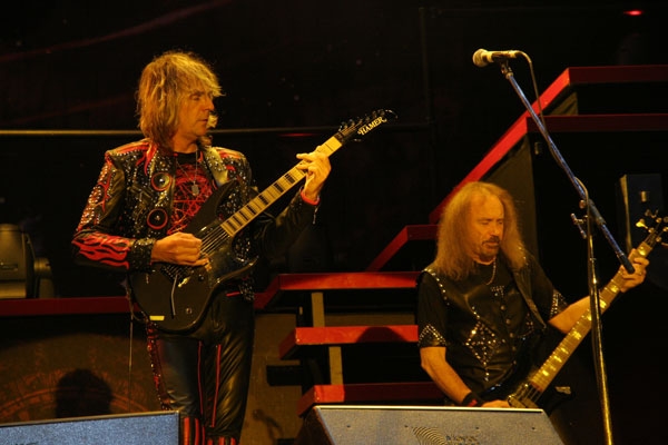 Judas Priest – Vor allem Halford ist vom Alter gezeichnet. – 